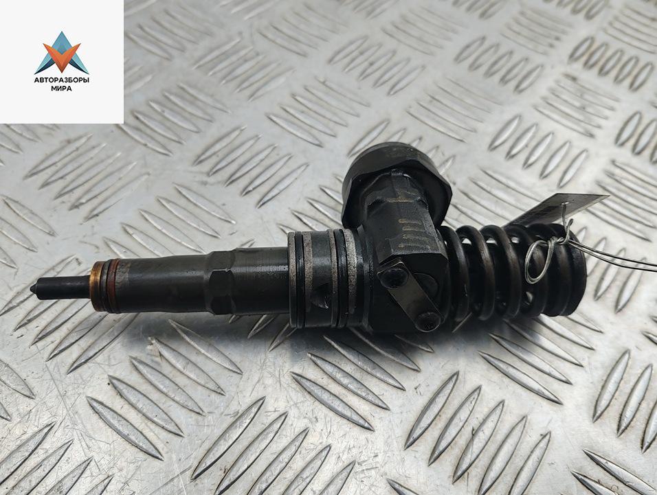 форсунка Volkswagen Passat B6 2007, 2.0 л., дизель, МКПП, коричневый, универсал, 038130073BQ - фото №1