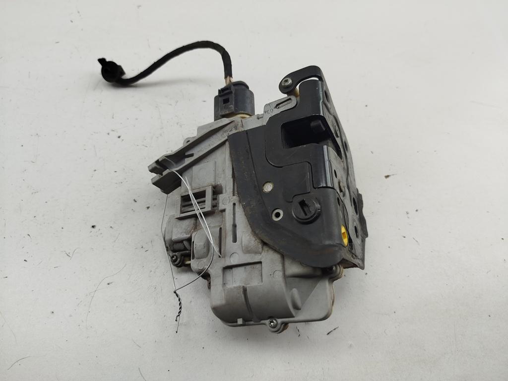 замок двери задней левой Volkswagen Passat B6 2006, 2.0 л., дизель, МКПП, чёрный, универсал, 3C4839015A