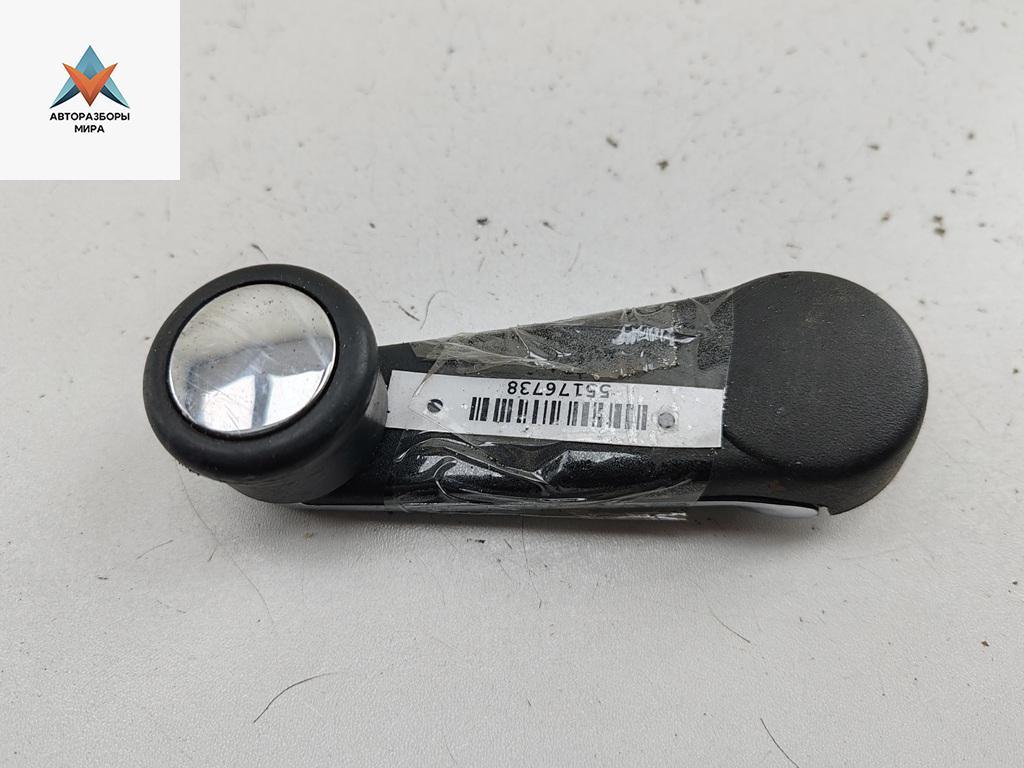 ручка стеклоподъемника Audi A4 B5 1997, 1.6 л., бензин, МКПП, серый, седан, 443837581D - фото №1