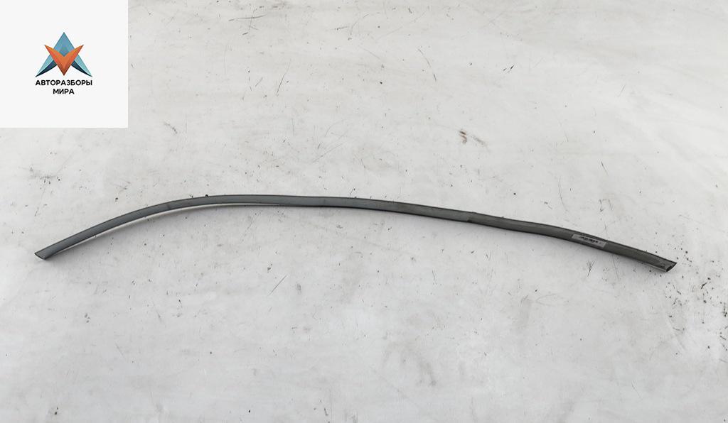 молдинг двери передней левой Audi A4 B5 1997, 1.6 л., бензин, МКПП, серый, седан - фото №1