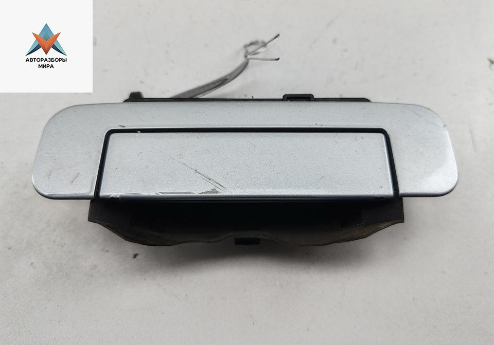 ручка наружная задняя правая Audi A4 B5 1997, 2.6 л., бензин, МКПП, серый, универсал, 4A0839206 - фото №1