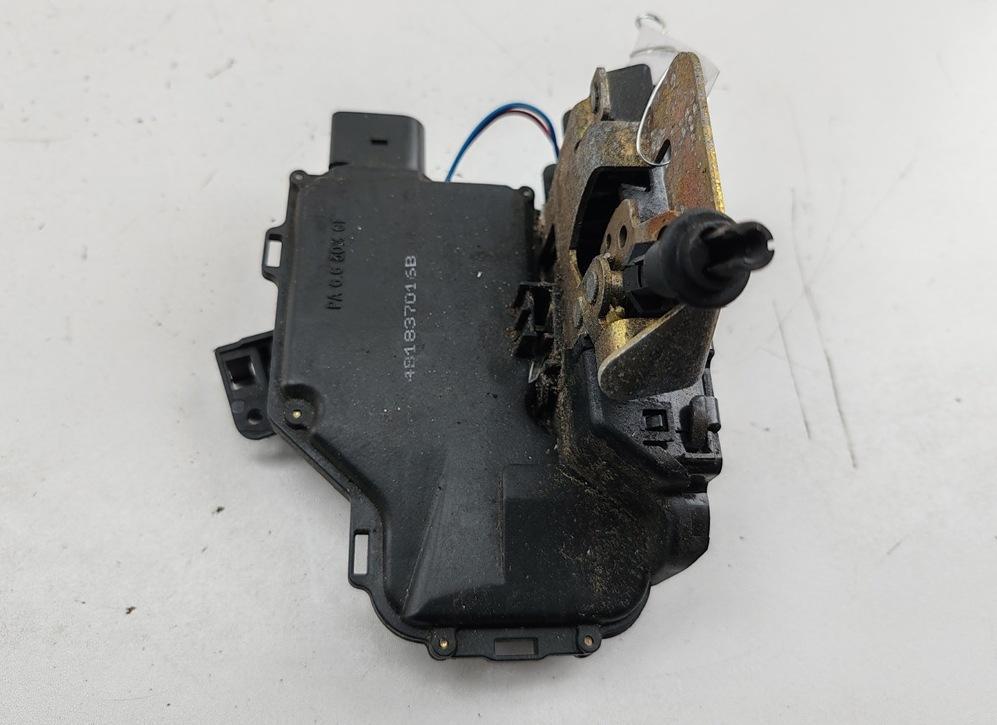замок двери передней правой Audi A6 C5 1999, 2.4 л., бензин, АКПП, серый, универсал, 4B1837016B