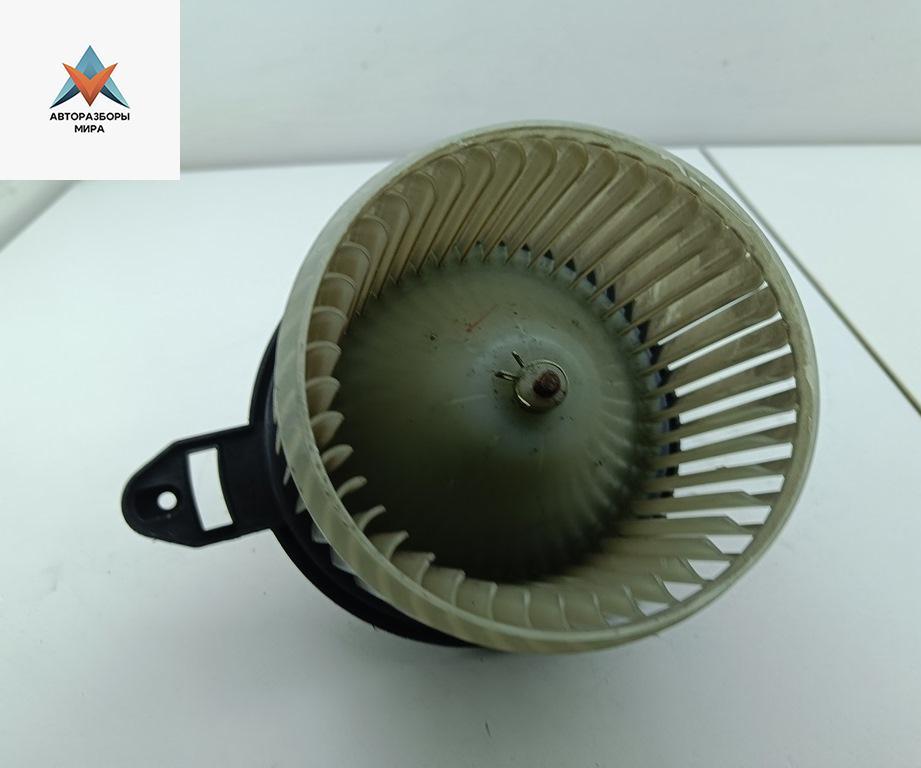 моторчик печки Audi A6 4B/C5 1997, 2.4 л., бензин, АКПП, зелёный, седан, B130304438 - фото №1