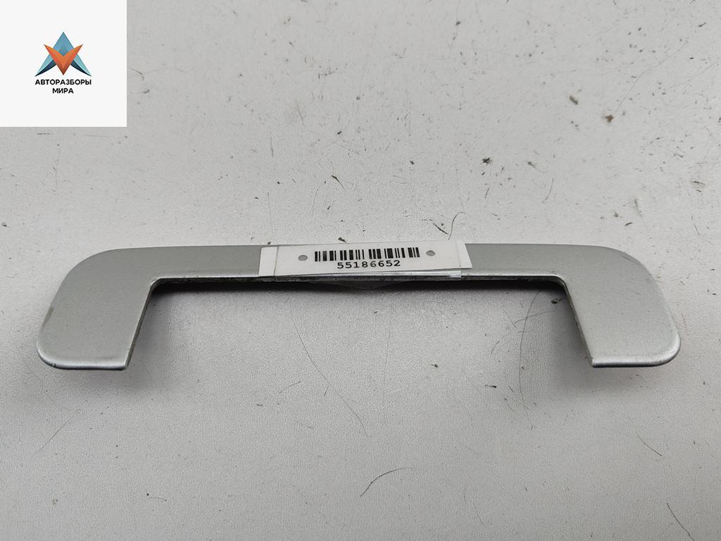 Накладка на ручку двери Audi A4 B5 1997, 1.6 л., бензин, МКПП, серый, седан - фото №1