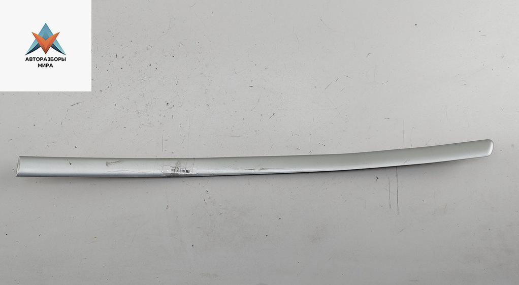 молдинг двери задней левой Audi A4 B5 1997, 1.6 л., бензин, МКПП, серый, седан - фото №1