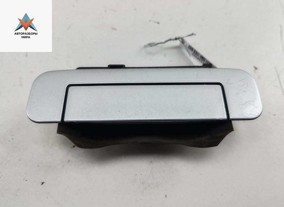 ручка наружная задняя левая Audi A4 B5 1997, 2.6 л., бензин, МКПП, серый, универсал, 4A0839205 - фото №1