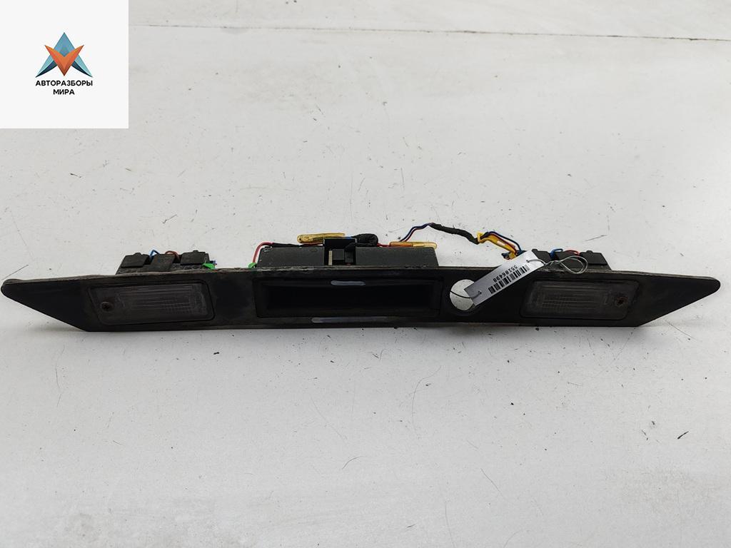 накладка подсветки номера Audi A4 B6 2001, 2.0 л., бензин, АКПП, серый, универсал, 8E0827 - фото №1