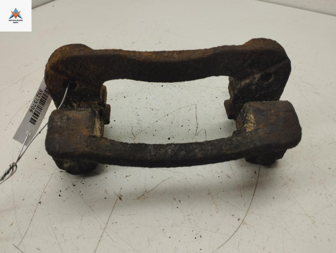 скоба суппорта Kia Rio 2 поколение 2005, 1.6 л., бензин, МКПП, серый, хетчбэк 5 дв. - фото №1