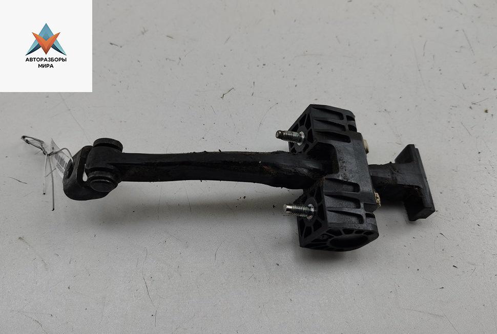 ограничитель открывания двери Opel Astra H 2004, хетчбэк 5 дв., 13107175 - фото №1