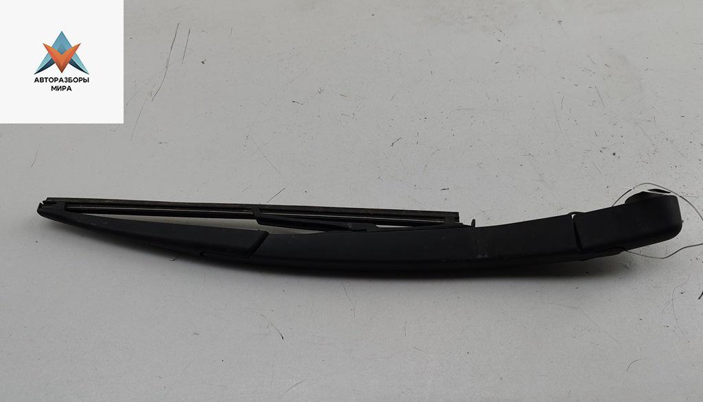 Щеткодержатель (поводок стеклоочистителя) задний Opel Corsa D 2007, 1.2 л., бензин, робот, серый, хетчбэк 5 дв., 55701469 - фото №1