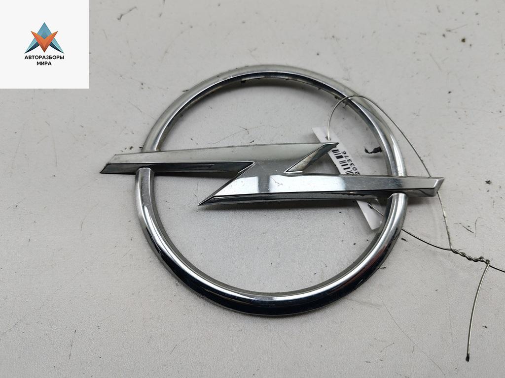 эмблема Opel Corsa D 2007, 1.2 л., бензин, робот, серый, хетчбэк 5 дв., 13266306 - фото №1