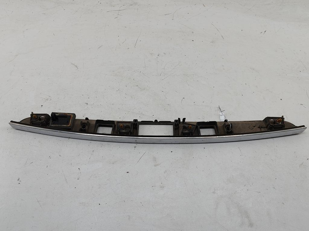 накладка подсветки номера Mercedes-Benz C-Класс W204/S204 2010, 1.8 л., бензин, МКПП, серый, универсал, 2047400593 - фото №1