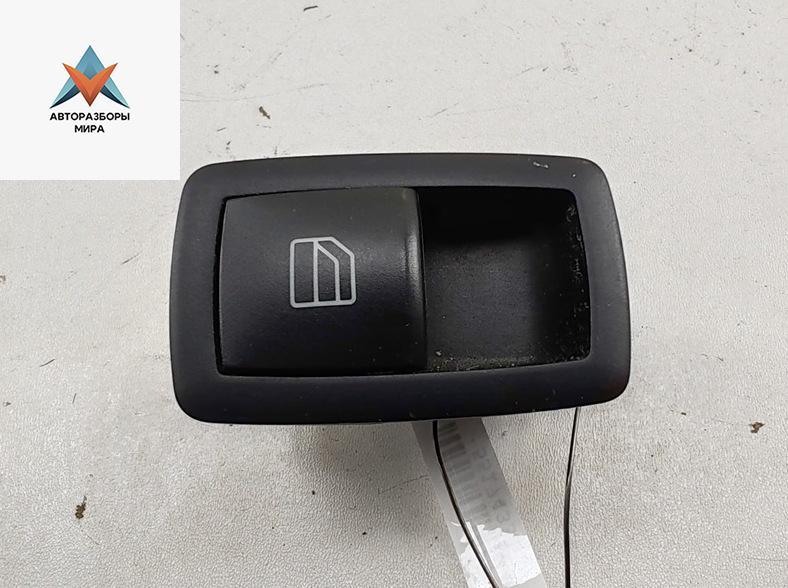 кнопка стеклоподъемника переднего правого Mercedes-Benz B-Класс W245 2005, 2.0 л., дизель, МКПП, серый, минивэн, 2518200510 - фото №1