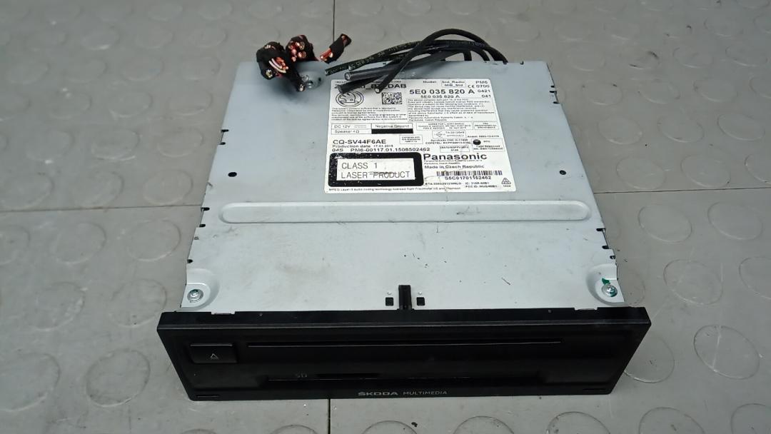 CD-чейнджер Skoda Octavia 3 поколение (A7) 2015, 1.6 л., дизель, МКПП, хетчбэк 5 дв. - фото №1