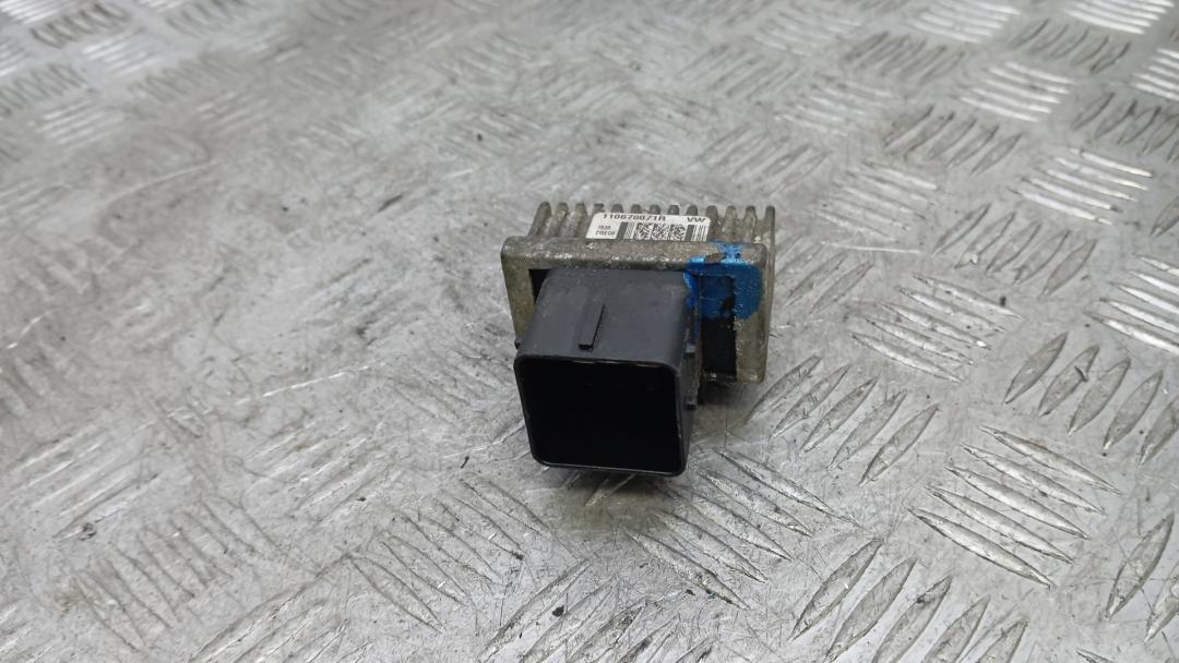 реле накала свечей Renault Megane 4 поколение 2016, 1.5 л., дизель, МКПП, хетчбэк 5 дв., 110678071R - фото №1