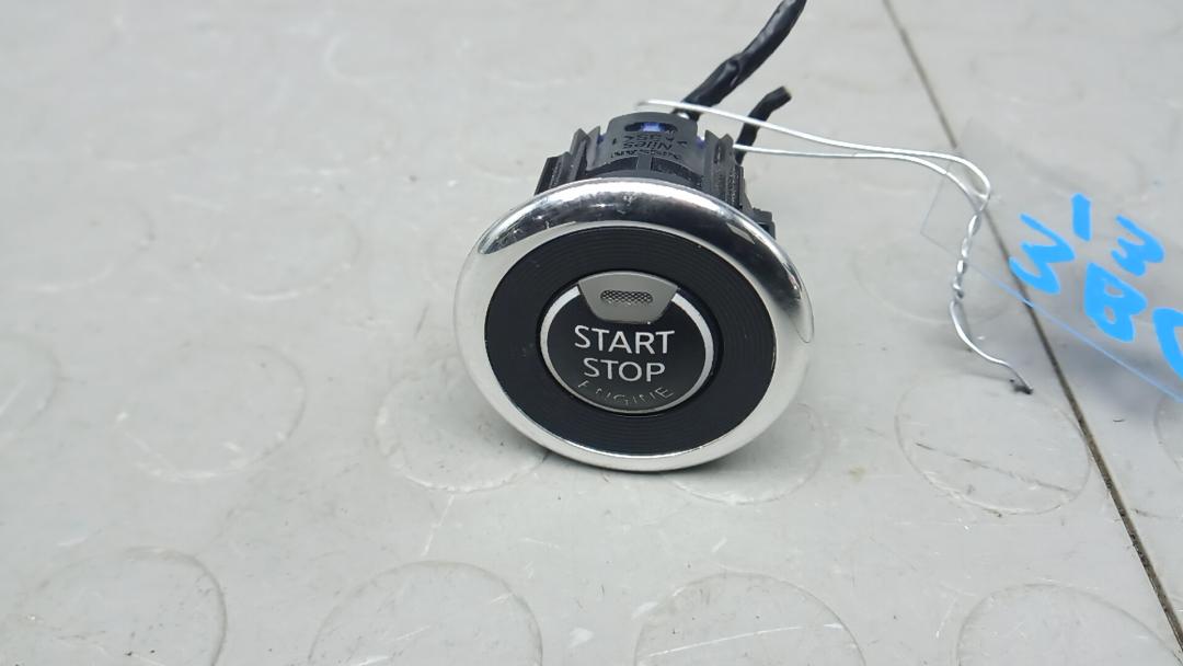 кнопка запуска двигателя Infiniti Q50 1 поколение 2016, 2.2 л., дизель, МКПП, седан - фото №1