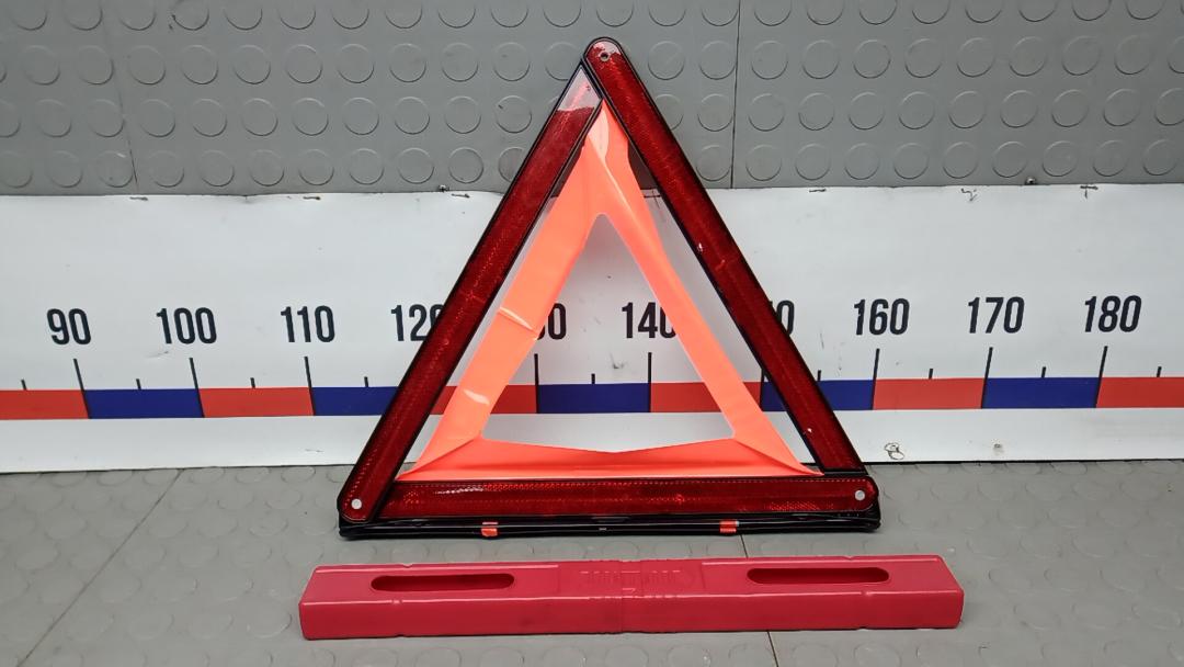 знак аварийной остановки Audi A6 4F/C6 2007, 2.7 л., дизель, АКПП, универсал - фото №1