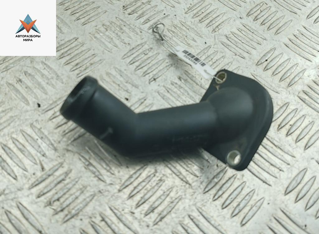 корпус термостата Volkswagen Bora 1 поколение 2000, 2.0 л., бензин, МКПП, синий, универсал, 038121121D, 06A121121D - фото №1