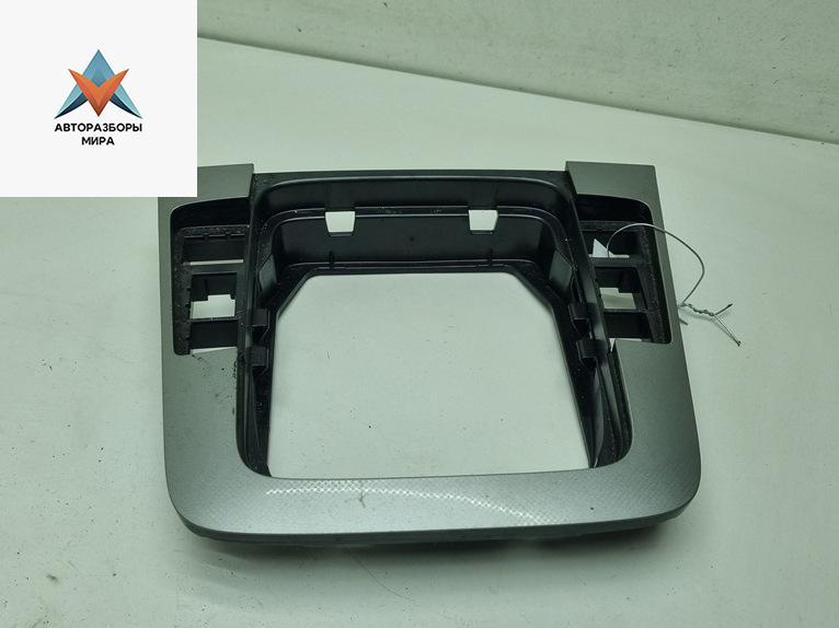 накладка на торпедо (консоль) Volkswagen Passat B6 2006, 2.0 л., бензин, МКПП, серый, седан, 3C0864263 - фото №1