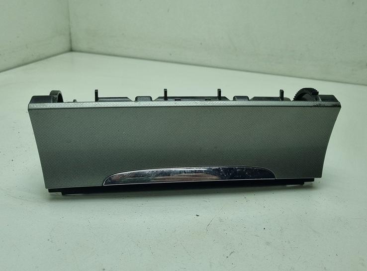 пепельница Volkswagen Passat B6 2006, 2.0 л., бензин, МКПП, серый, седан, 3C0863284