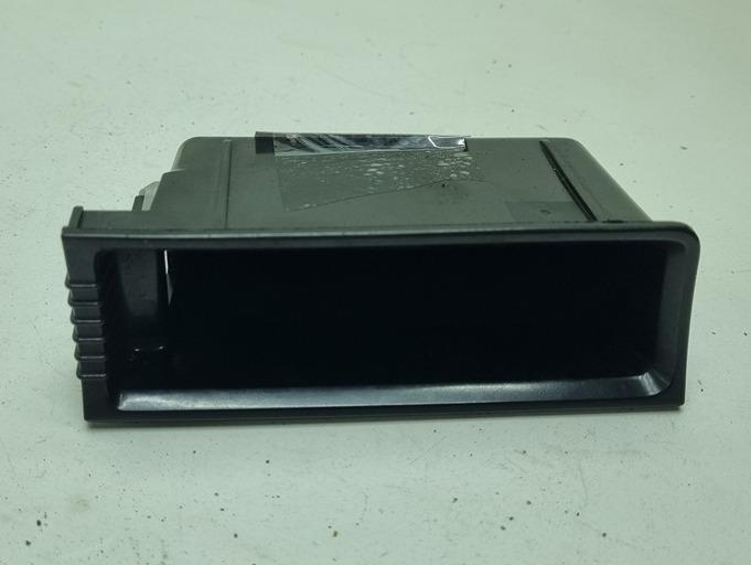 пепельница Volkswagen Passat B6 2008, 2.0 л., дизель, МКПП, чёрный, универсал, 3C0863077