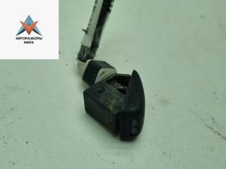 форсунка омывателя лобового стекла Skoda Fabia 2 поколение (5J) 2008, 1.2 л., бензин, МКПП, серый, хетчбэк 5 дв., 5J0955985