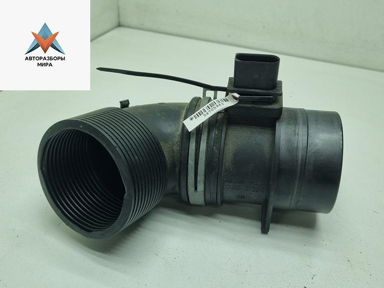 Расходомер (измеритель потока воздуха) Volkswagen Passat B6 2008, 2.0 л., дизель, МКПП, синий, универсал, 03G906461B - фото №1