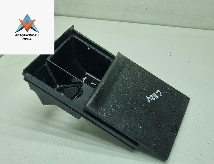 пепельница Volkswagen Golf 4 поколение 2000, 1.4 л., бензин, МКПП, серый, универсал, 1J0857961G - фото №1