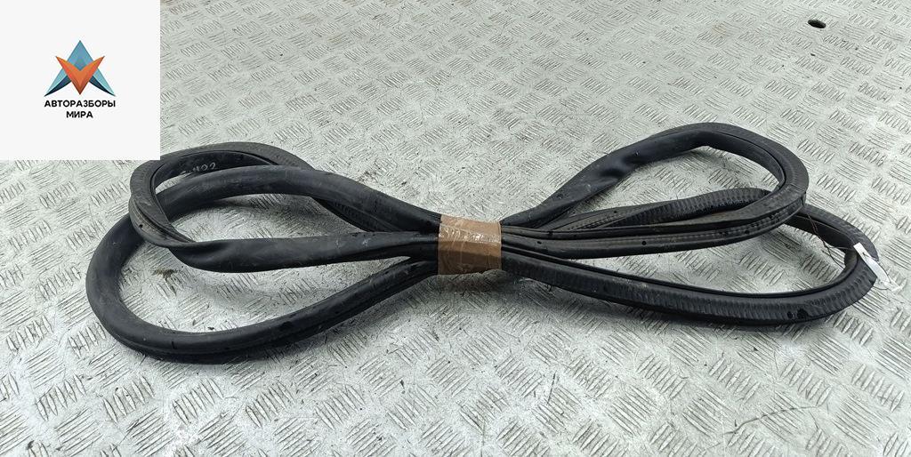 уплотнитель двери Volkswagen Passat B7 2013, 2.0 л., дизель, МКПП, чёрный, универсал - фото №1