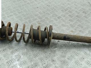 стойка передняя Volkswagen Golf 3 поколение 1997, 1.6 л., бензин, МКПП, красный, хетчбэк 3 дв.