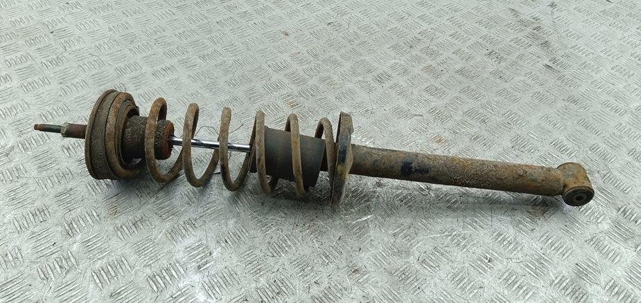 стойка передняя Volkswagen Golf 3 поколение 1997, 1.6 л., бензин, МКПП, красный, хетчбэк 3 дв. - фото №1