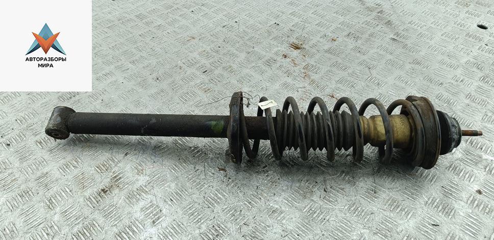 стойка передняя Volkswagen Golf 3 поколение 1997, 1.8 л., бензин, АКПП, зелёный, хетчбэк 5 дв. - фото №1