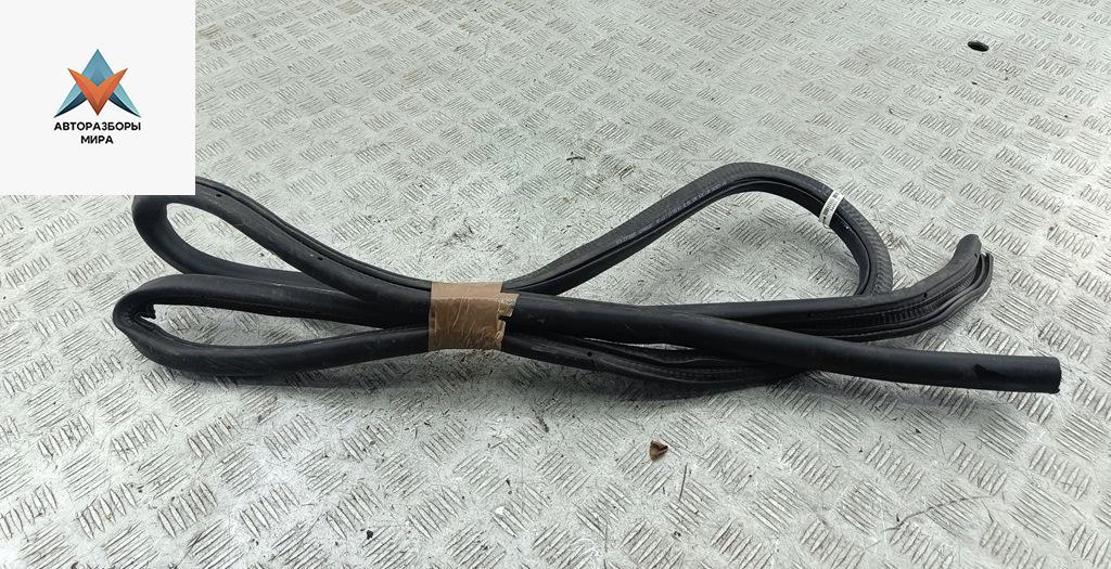 уплотнитель двери Volkswagen Passat B7 2013, 2.0 л., дизель, МКПП, чёрный, универсал - фото №1