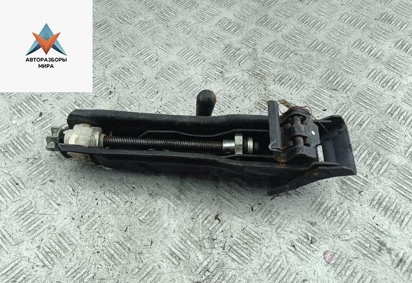 домкрат Volkswagen Golf 3 поколение 1997, 1.8 л., бензин, АКПП, зелёный, хетчбэк 5 дв. - фото №1