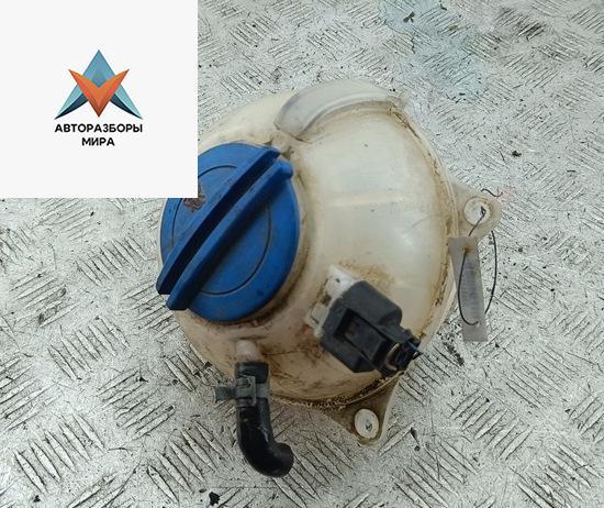 бачок расширительный Skoda Fabia 2 поколение (5J) 2009, 1.2 л., бензин - фото №1