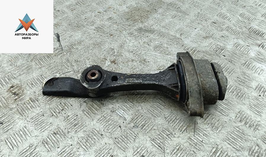 подушка крепления КПП Volkswagen Golf 4 поколение 2000, 1.4 л., бензин, МКПП, серый, универсал - фото №1