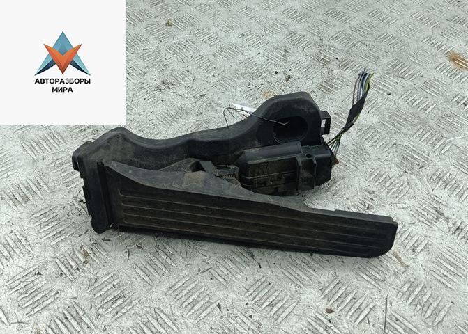 педаль Volkswagen Passat B6 2008, 2.0 л., дизель, АКПП, чёрный, универсал - фото №1