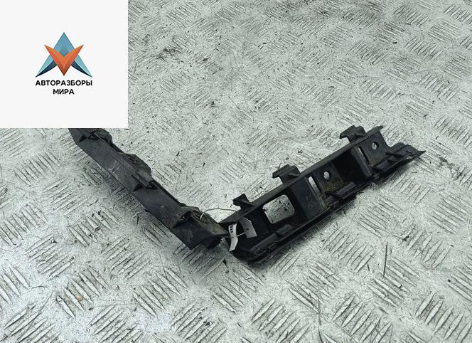 кронштейн переднего бампера Volkswagen Passat B6 2008, 2.0 л., дизель, АКПП, чёрный, универсал - фото №1