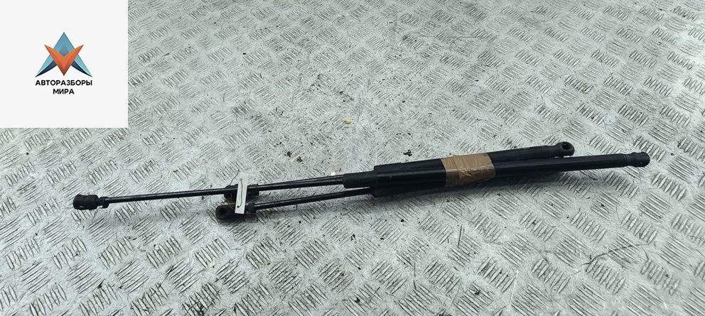 амортизатор крышки багажника (3-5 двери) Volkswagen Passat B7 2013, 2.0 л., дизель, МКПП, чёрный, универсал - фото №1