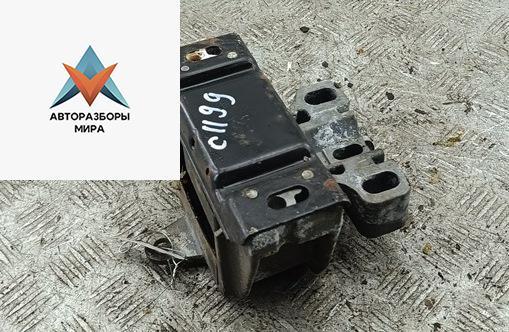 подушка крепления КПП Volkswagen Golf 4 поколение 2002, 1.4 л., бензин, МКПП, синий, хетчбэк 5 дв. - фото №1