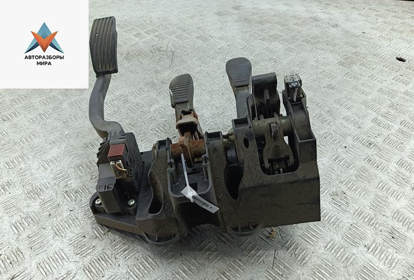 узел педальный (блок педалей) Fiat Grande Punto 1 поколение 2007, 1.3 л., дизель, МКПП, жёлтый, хетчбэк 3 дв., 55700428 - фото №1