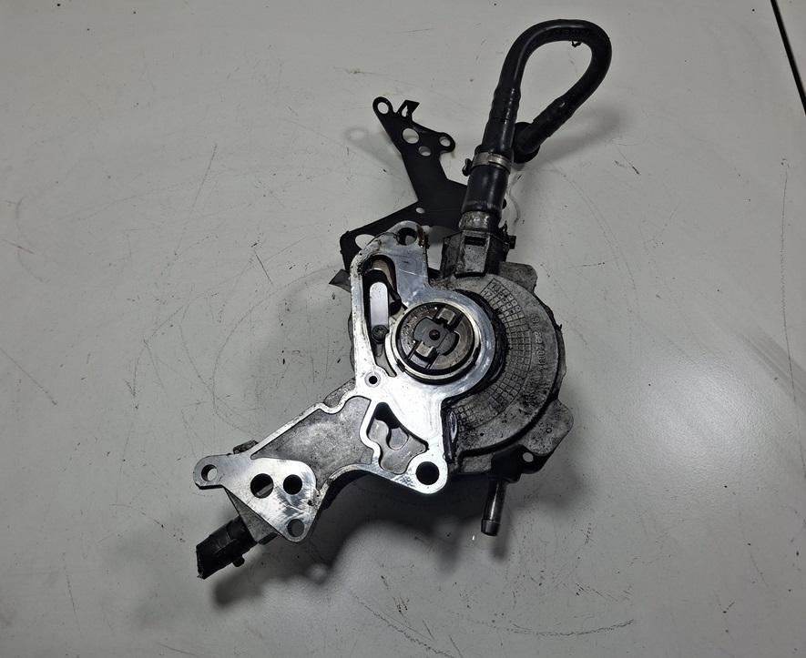 насос вакуумный Volkswagen Passat B5+ (GP) 2004, 2.0 л., дизель, МКПП, серый, универсал, 038125209N