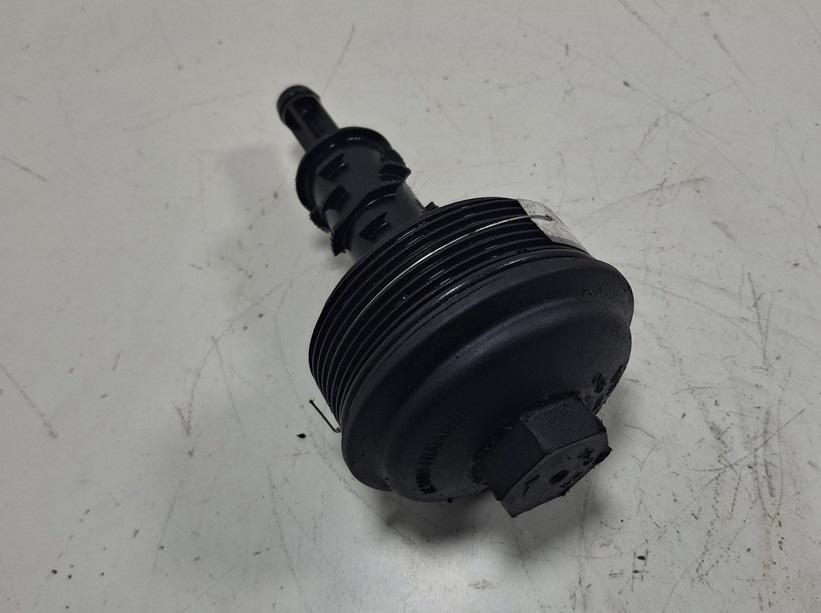 крышка масляного стакана Volkswagen Passat B6 2006, 2.0 л., дизель, МКПП, красный, универсал, 045115433B - фото №1