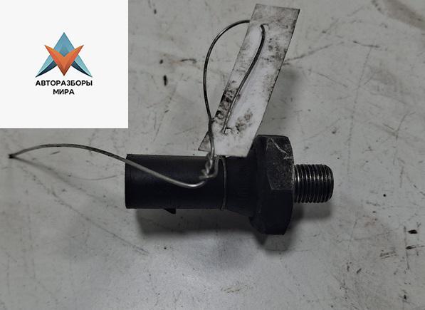 датчик давления масла Volkswagen Passat B6 2006, 2.0 л., дизель, МКПП, красный, универсал, 038919081H - фото №1