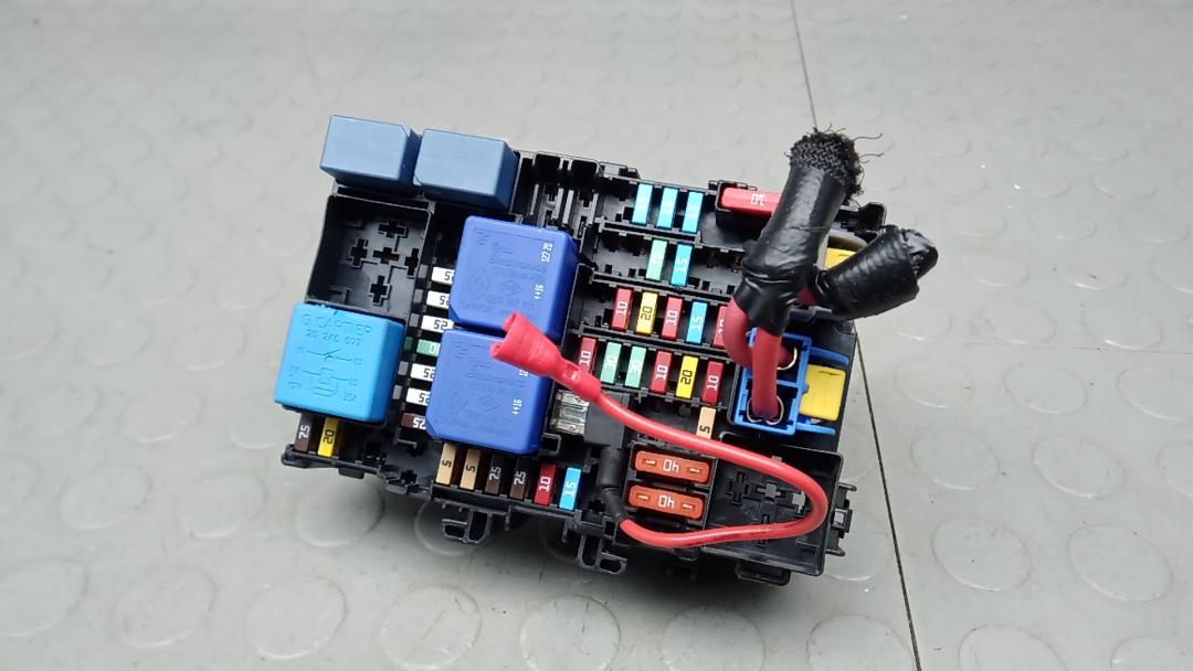 блок предохранителей Renault Megane 4 поколение 2016, 1.5 л., дизель, МКПП, хетчбэк 5 дв., 243800453R - фото №1