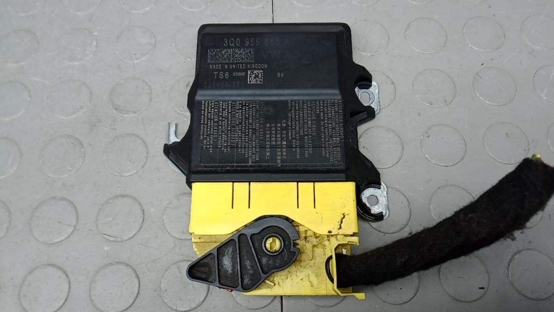 блок AirBag Skoda Octavia 3 поколение (A7) 2015, 1.6 л., дизель, МКПП, хетчбэк 5 дв. - фото №1