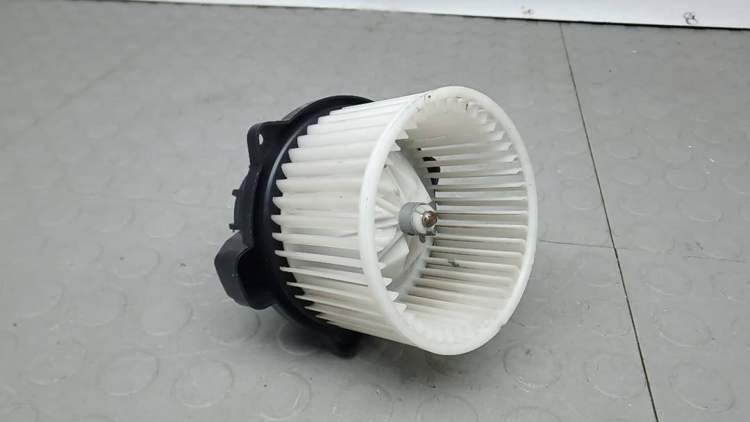 моторчик печки Kia Sorento 3 поколение 2015, 2.2 л., дизель, МКПП, внедорожник 5 дв. - фото №1