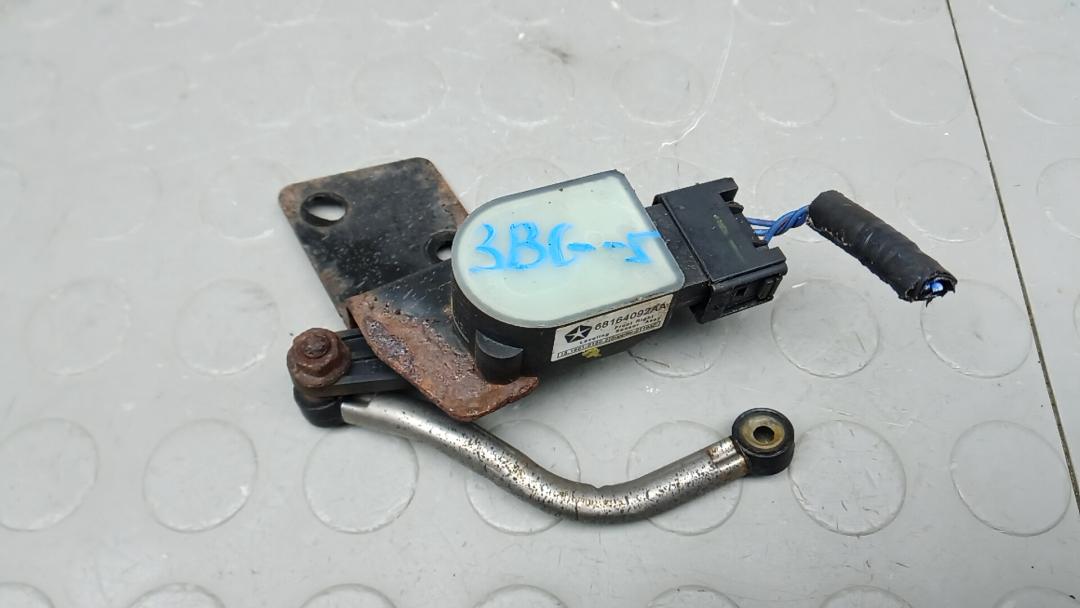 датчик дорожного просвета Jeep Grand Cherokee WK2 2012, 3.0 л., дизель, АКПП, внедорожник 5 дв., 68164092AA - фото №1