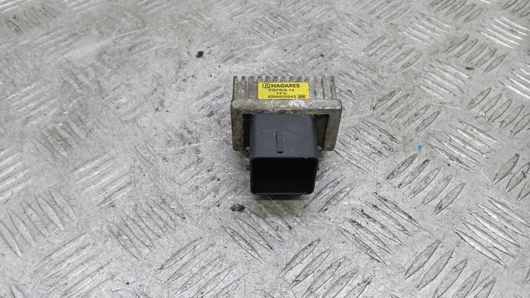 реле накала свечей Renault Megane 3 поколение 2010, 1.5 л., дизель, МКПП, универсал, 8200859243 - фото №1