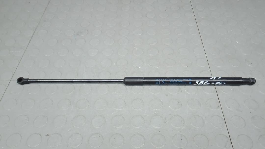 амортизатор крышки багажника (3-5 двери) Toyota C-HR 1 поколение 2017, 1.2 л., бензин, МКПП - фото №1